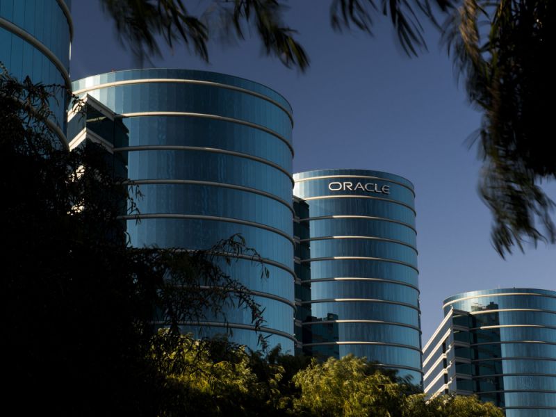 Oracle Expects Flat Sales on Fewer Corporate Software Deals