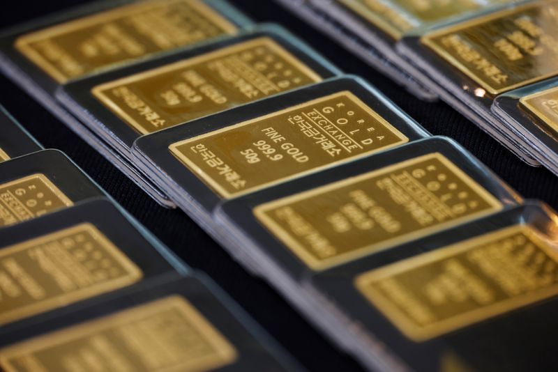 Gold makes hasty retreat as dollar holds on to gains