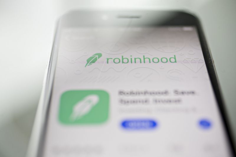 Robinhood, Schwab, Vanguard Clients Facing Trading Problems